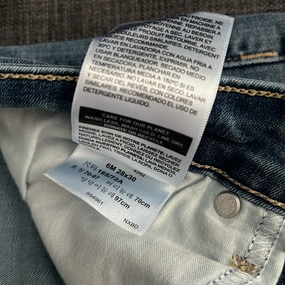 Levi’s - Picture 3 of 4
